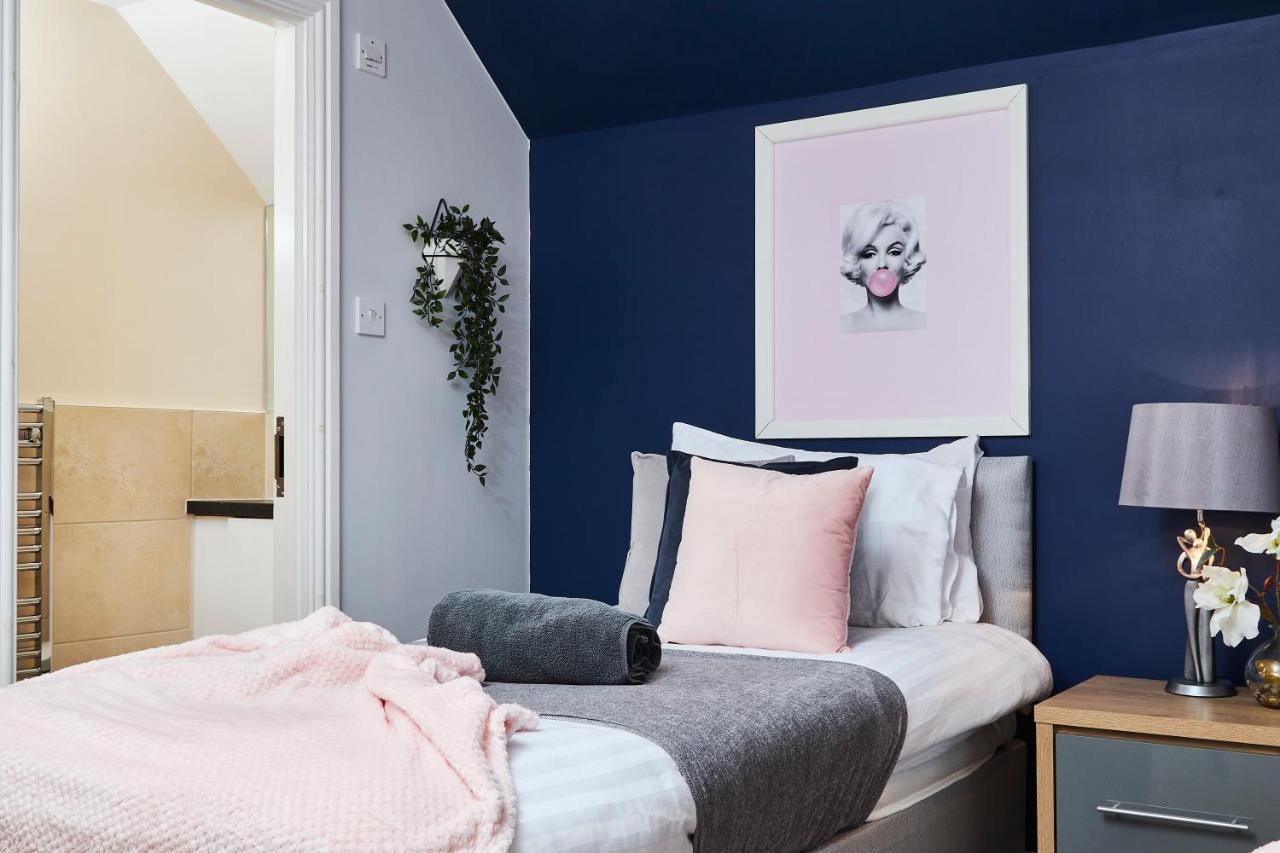 Striking Monroe Suite! 巴斯 外观 照片